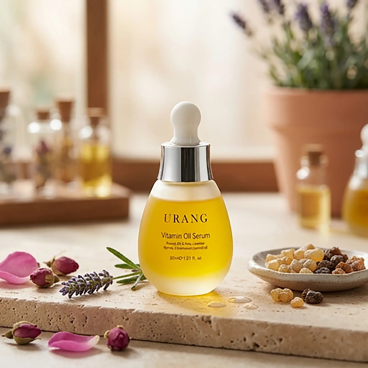 Urang Vitamin Oil Serum, flacone in ambientazione naturale