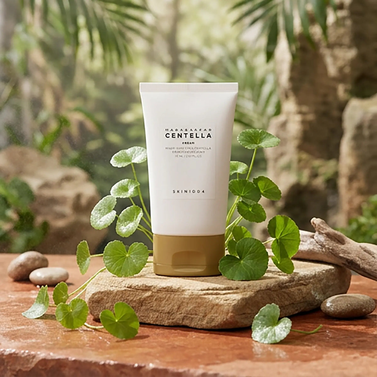 Skin1004 Madagascar Centella Cream, vasetto in ambientazione naturale