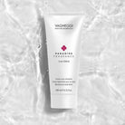 Vagheggi Crema Corpo Love Blend, tubo bianco su sfondo acqua 200 ml