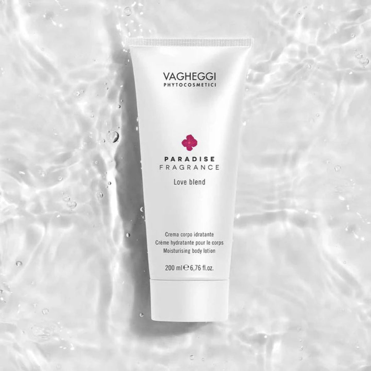 Vagheggi Crema Corpo Love Blend, tubo bianco su sfondo acqua 200 ml
